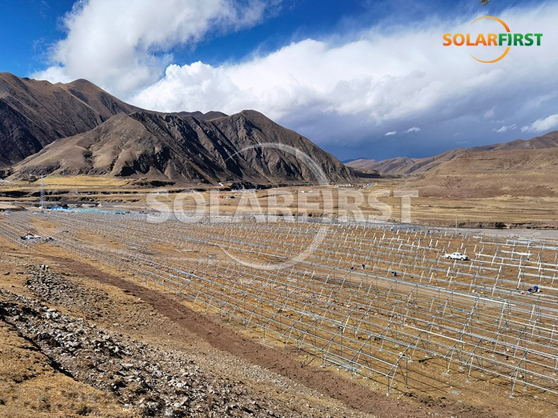 Installation au sol de 60 MWc à Nagqu, au Tibet