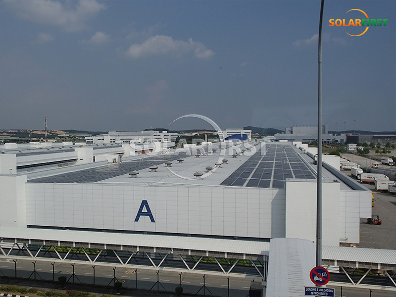 Installation sur le toit d'un aéroport de 5,8 MWc en Malaisie