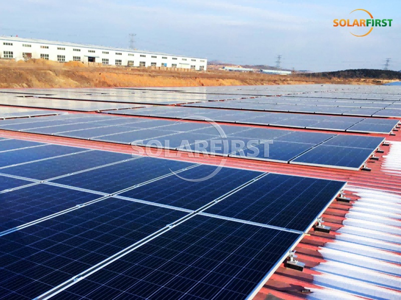 Installation d'un toit en tuiles métalliques de 5,6 MWc en Chine