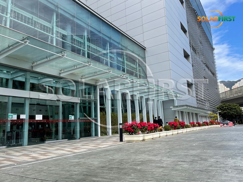 Panneau photovoltaïque de 100 kWc sur le toit du siège social d'EMSD, à Kowloon