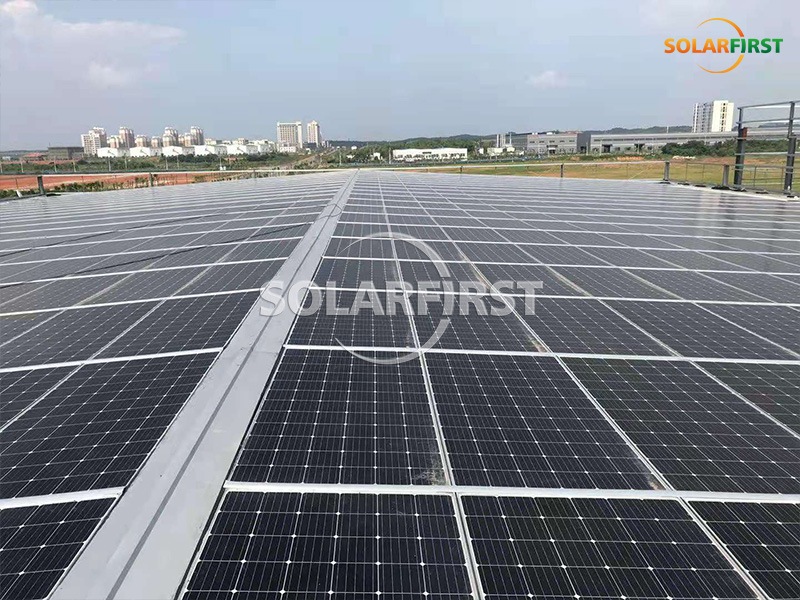 Installation sur le toit d'un BIPV de 5,6 MWc à Zhanjiang
