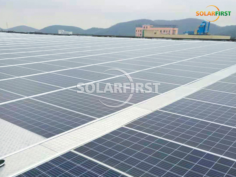 Système photovoltaïque intégré (BIPV) de 4,9 MWc monté sur le toit à Port Klang, en Malaisie