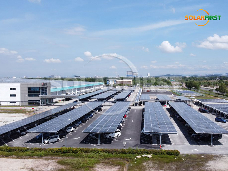 Solution de carport BIPV en porte-à-faux de 1,6 MWc en Malaisie