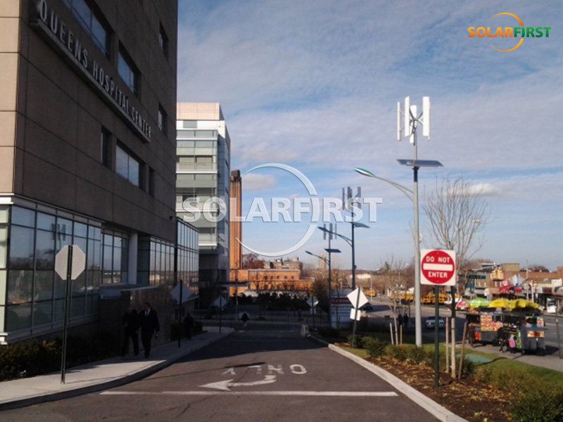 Solution de lampadaire hybride éolien-solaire à New York, États-Unis