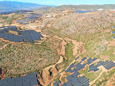 Les dirigeants de China Hydropower Group et de China Datang Corporation ont visité le parc d'énergie solaire de 60 MW à Dali, dans la province du Yunnan.
