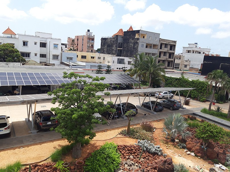 Drainage léger, durable et intelligent : solution de carport étanche en alliage d'aluminium
