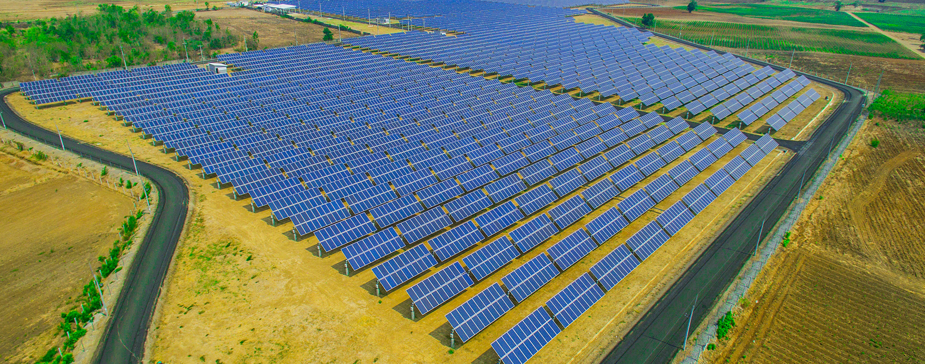 Le projet de suivi à axe plat et à axe unique de 10 MW de Solar First en Thaïlande a été connecté au réseau en décembre 2015